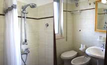Bagno con doccia